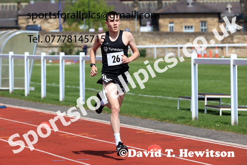 1500 metres, 2026 Elswick Harriers Event, Wentworth, Hexham. Photo: David T. Hewitson/Sports for All Pics